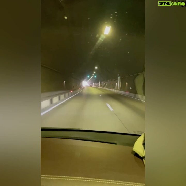 Aleksandr Buynov - 22.7K Likes - Привет, друзья! Кто-то на днях в комментариях написал, что я улетел на Мальдивы. Рассмешили. Я в родном и любимом Сочи. Лучше места и быть не может. Каждый год я приезжаю сюда и испытываю невероятный кайф: море, воздух, уличные музыканты, да и сама атмосфера непередаваема. Посетил концерт российского комика и юмориста, резидента Stand Up шоу – Ивана Абрамова. Ваня один из моих любимых артистов Comedy. И , конечно , вечерний Сочи шикарен. Всем советую, приезжайте, впереди бархатный сезон, а эта особая атмосфера отдыха. До встречи! #буйнов #отдых #сочи #лето #александрбуйнов #немальдивы #россия