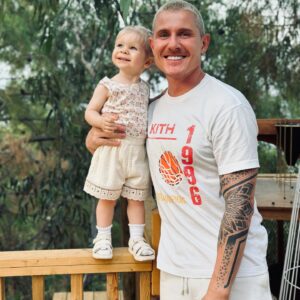 Aleksandr Malinovskiy Instagram - Итак, 40 лет … 🎂 #9Июля
⠀
Я заранее решил, что они начнутся с телефонного детокса!
⠀
Мне хотелось побыть с самим собой, со своей головой и своими мыслями.
⠀
У меня есть моя Вера, а еще я очень ТЕБЯ люблю🦊❤️
