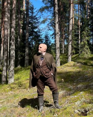 Aleksandr Shoua Instagram - Отдых на природе помогает окунуться в спокойствие, ощутить единство с окружающим миром.

В такой тишине никакая музыка в голову не приходит… Здесь просто наслаждаешься мелодией леса: ты слышишь каждую травинку, дыхание ветра. И хочется продлить эти мгновения.

Такое времяпрепровождение вдохновляет и дарует новые силы для продуктивной работы ❤️‍🔥

#александршоуа #непара #природа