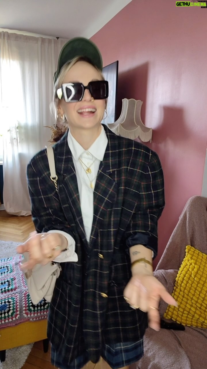 Aleksandra Adamska - 6.4K Likes - #34 #🎂
wylosowałam dziś kartę z pytaniem
„czy będzie to miało znaczenie za rok?”
i z okazji moich urodzin odpowiedzcie sobie na nie ☺️💛
🎶 Baianà - Pablo Fierro Radio Editon
/Barbatuques, Pablo Fieroo/
#happy #dance #adamska