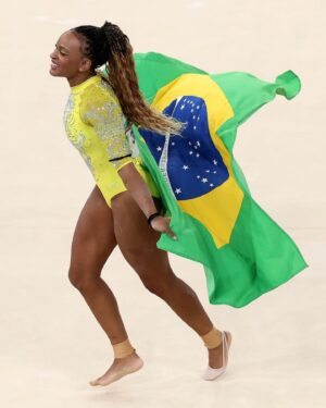 Alessandra Ambrosio Instagram - Mais um dia de muito orgulho em Paris! 🇧🇷✨
Parabéns @rebecarandrade e @caiobonfims pelas medalhas mais que merecidas! 🥈
E parabéns também às meninas do vôlei de praia, de quadra e a nossa classificação no tênis de mesa. Rumo ao pódio! 💚💛