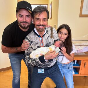 Alessandra Rosaldo Instagram - El pasado 30 de junio, llenos de ilusión, recibimos todos juntos a la nueva princesa de la familia. Qué bonito que desde el primer día, estés rodeada de amor, ¡bienvenida Tessa! Te amamos!!!! ♥️♥️♥️♥️♥️