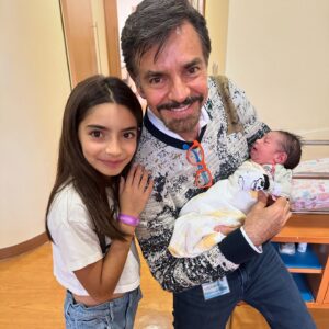 Alessandra Rosaldo Instagram - El pasado 30 de junio, llenos de ilusión, recibimos todos juntos a la nueva princesa de la familia. Qué bonito que desde el primer día, estés rodeada de amor, ¡bienvenida Tessa! Te amamos!!!! ♥️♥️♥️♥️♥️