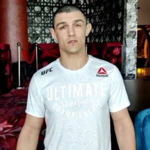 Alessio Di Chirico Instagram - What a Night, what a rollercoaster. I’m so happy for the W and I wanna spend some words to thank Dana and Mick Maynard, I’ll tell you Why: I was in a three fight losing skid, a controversial skid cause I think One or two of that losses should have been W for me, but always a bad position to be in. I could have been cut before this match, a lot of guys have been cut with 2 or 3 losses in a row. Dana and Mick let me fight again, they gave me the opportunity to let you see that I can fight and beat the best guys in the UFC. So this is the time for a big thank you. See you soon. @danawhite @mickmaynard2