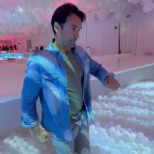 Álex Adróver Instagram - Madrid y sus planazos para hacer en familia @balloon_museum @productoresdesonrisas