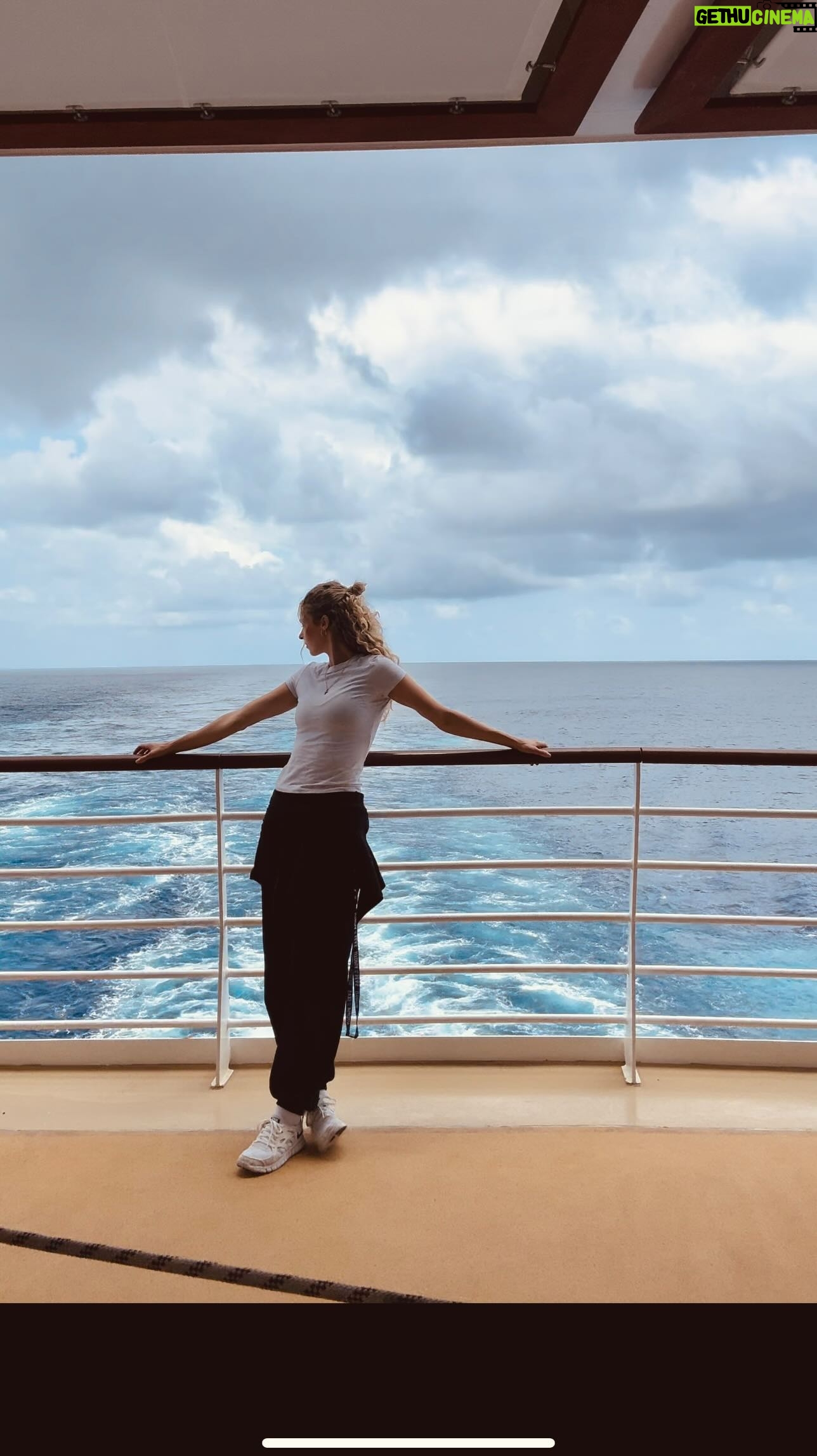 Alex-Anne Aubé-Kubel - 1.8K Likes - Petit recap de notre dernière semaine de notre traversée vers les États-Unis. 🌊🇺🇸
#traversé #shiplife #seaday #royalcaribbean #utopia #proiceakaters #trendingreels #travelvlog #vlog #weekinmylife #atlanticocean #travelgram #travel #travelblogger