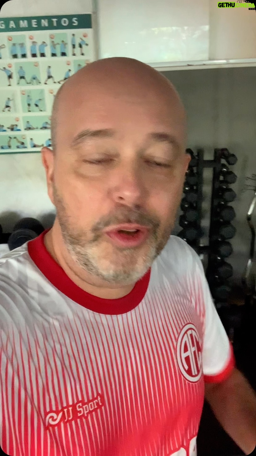 Alex Escobar - 1.7K Likes - Olha a rotina voltando aí, gente!!!