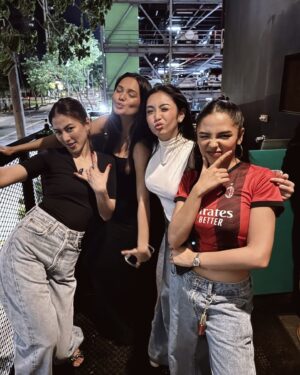 Alex Gonzaga Instagram - Alex GEN-Zaga with the new squad. #Linkinmybio

WeR we gOin 2nyT gALzz..? Jaipur or ponti?? @blythe @beaaborres @danicaontengco