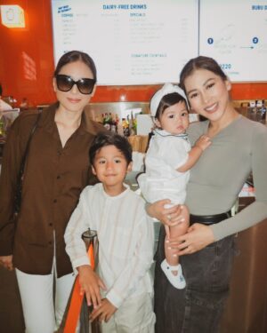 Alex Gonzaga Instagram - Our @bububars cafe date!!! Syempre ako nag-aya pero dahil kasama ang ate, sya pinagbayad ko. Matik na yan samin mga bunso kapag kasama panganay 😂🫣