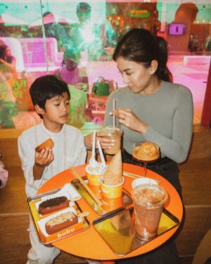 Alex Gonzaga Instagram - Our @bububars cafe date!!! Syempre ako nag-aya pero dahil kasama ang ate, sya pinagbayad ko. Matik na yan samin mga bunso kapag kasama panganay 😂🫣