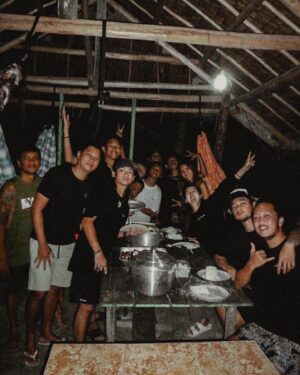 Alex Gonzaga Instagram - Hindi madali pero gumaan at sumaya dahil sa buong ONG FAM. @imgeoong salamat sa pagimbita! Hindi ko to malilimutan!! Napakababait at inaalagaan nyo kami! 
Babalik kami!! 

Ako naman syempre nagbitbit at nagdala ng kwento saka nag-ambag ng perwisyo 😂

 MEET THE GONGFAM!! Beware of us! #Linkinmybio