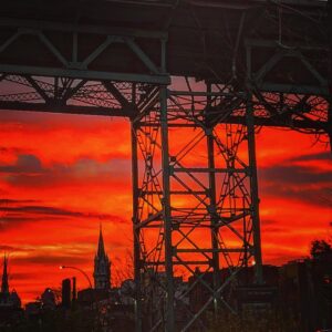 Alex Perron Instagram - Sous le pont. #mêmepasdefiltre