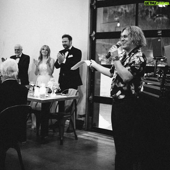 Alex Perron - 1.1K Likes - Souvenirs d’un magnifique mariage ! Du touchant et du gros fun !! Ben du bonheur aux jeunes tourtereaux Olivier et @rosalievaillancourt !! @le.flanc.nord #animateur #mariage