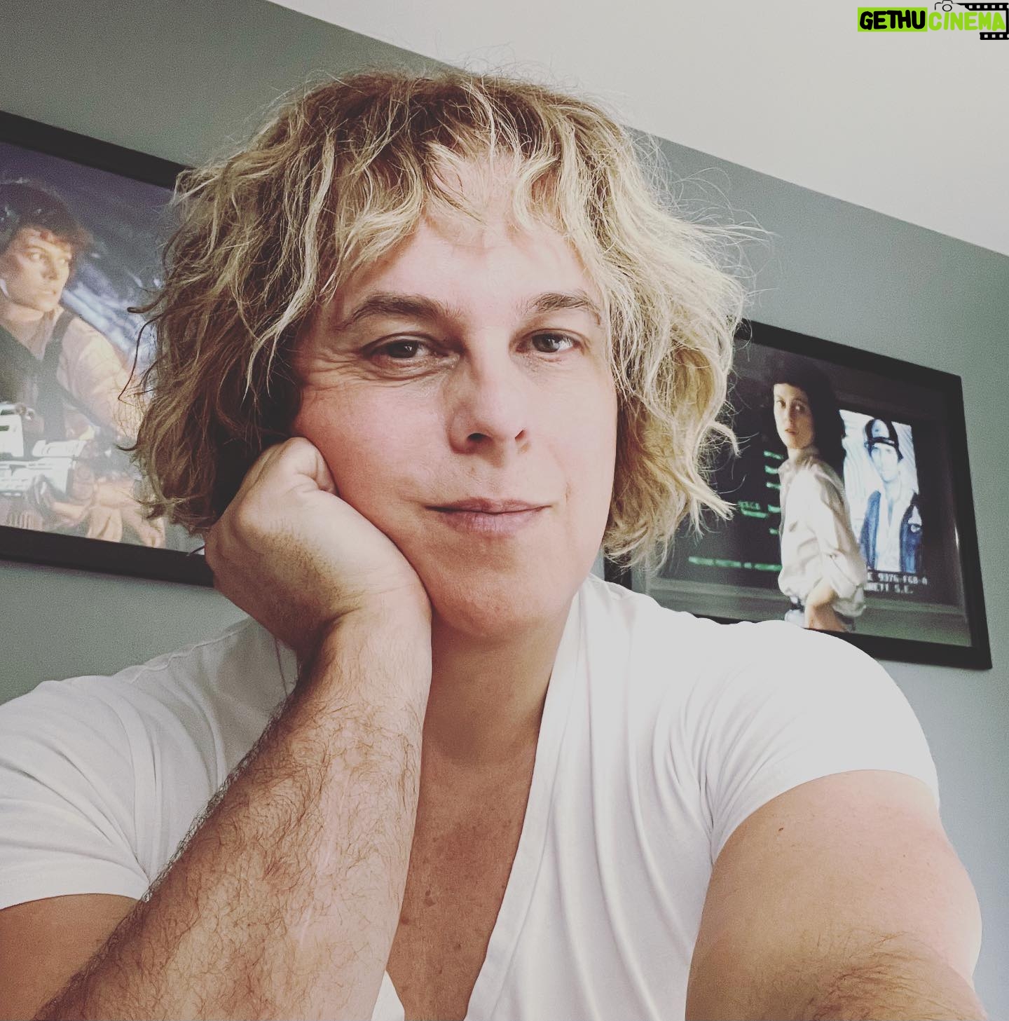 Alex Perron - 1K Likes - Tête-baromètre à humidité. #frisous