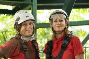 Alex Perron Instagram - Les survivants de la tour ! Ma guerrière @clodine_desrochers_ puait moins que moi ! @smditva @tvareseau #jungle