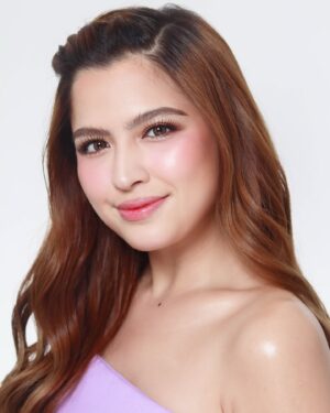 Alexa Ilacad Instagram - First with this sweet girl @alexailacad 💗

Hair @jurysorianopanganiban 
Styled by @pattyyap 

#alexailacad #makeupartistmanila #makeupartistqc #pbb #pbblive #pbbalexa