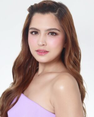Alexa Ilacad Instagram - First with this sweet girl @alexailacad 💗

Hair @jurysorianopanganiban 
Styled by @pattyyap 

#alexailacad #makeupartistmanila #makeupartistqc #pbb #pbblive #pbbalexa