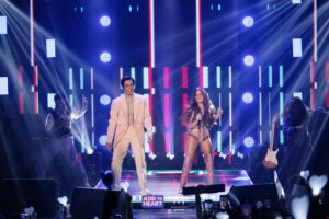 Alexa Ilacad Instagram - Nothing’s gonna stop us now.. 💞🤗 I’m so proud of you, @kdestrada_. Continue to fly high 😊
#addtoheart #soldout #concert

📸 @metrophotoforbrands @super_roxy
