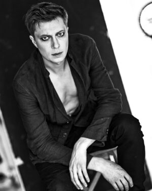 Alexander Davydov Instagram - #вечность #черныйлебедь 🎭 #фотовыставка
