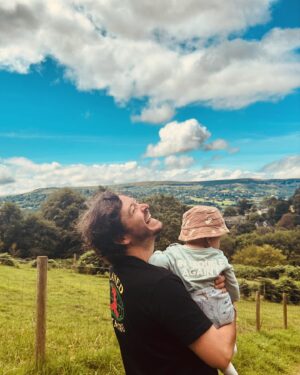 Alexander Vlahos Instagram - Welsh air   Welsh views   Welsh cwtches = Perfect Welsh memories to treasure forever 🏴󠁧󠁢󠁷󠁬󠁳󠁿