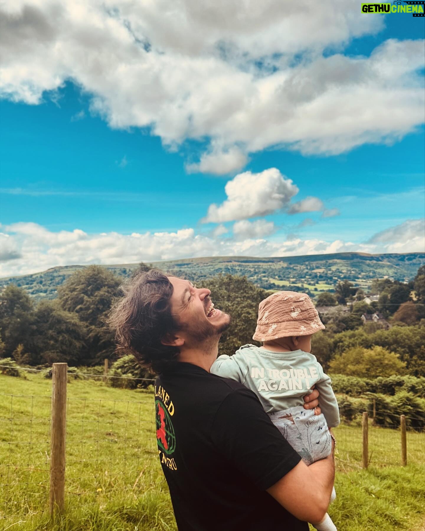 Alexander Vlahos - 9.8K Likes - Welsh air Welsh views Welsh cwtches = Perfect Welsh memories to treasure forever 🏴