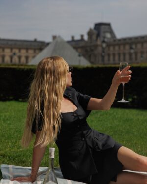 Alexandra Cooper Instagram - Picnic with a view & some ass