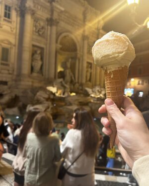 Alexandra Daddario Instagram - A Roman gelato monster