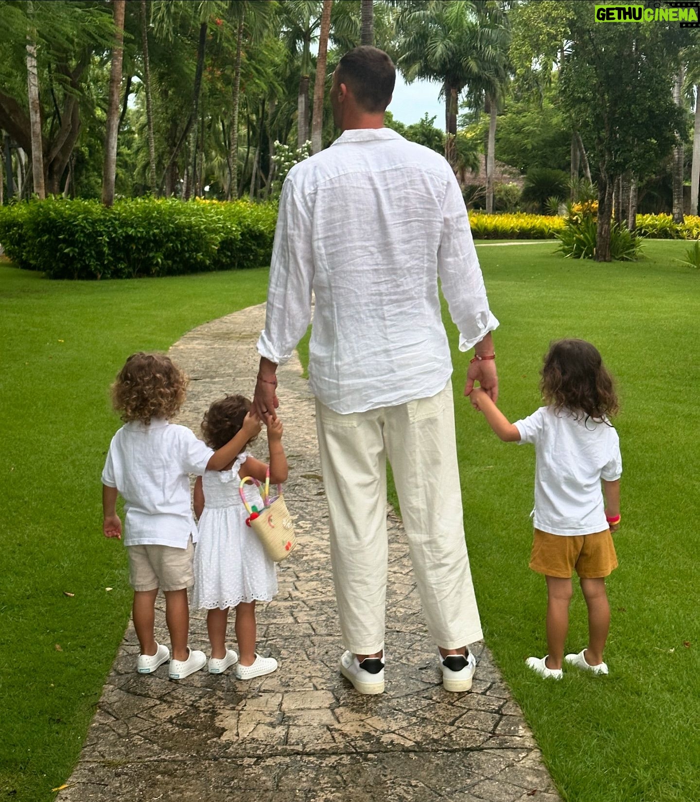 Alexei Brovarnik - 21.4K Likes - Behind every great picture is a great mommy !
#teambrovarnik #familivacay2024