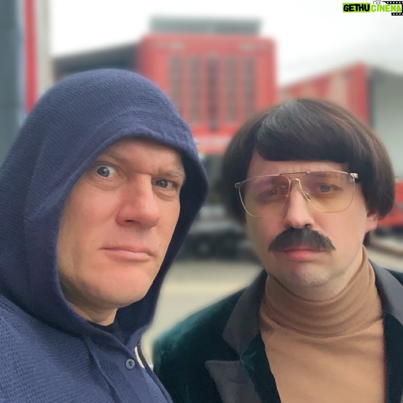 Alexey Marusov - 1.6K Likes - Природа щедро обделила нас всем.
⠀
Мы оба хотели в детстве стать космонавтами, но я сел в тюрьму, а он нА уши вкладчикам «МММ».
⠀
Сейчас он артист, а я букинист, но мы нераздельны как наш совместный бизнес-точка варёной кукурузы в парке Горького.
⠀
(спой промокод «ну а дружба начинается с убытка» и получи бесплатно к початку соль)
⠀
@oleg_vereshchagin ⚠️
⠀
#главкино #москва #паркгорького #юмор #кино #актер #тнт #камедиклаб #ржака #своипацаны #криминальнаяроссия #кепка_кеды_капюшон #доbroта👊🏻🌝