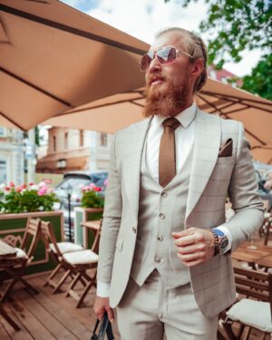 Alexey Ovsyannikov Instagram - Универсальность классических фасонов доказана временем – они всегда на пике моды. 
 
👌Но комфорт сегодня стал жизненным принципом, поэтому удобство одежды выходит вперед, приветствуется более свободный крой. 
 
👇Дизайнеры продвигают в тренд двубортные пиджаки привычных оттенков, не теряют актуальности и приталенные фасоны. 
 
*********************************************** 
● Не покупай костюм, не побывав у нас! 
● 10 лет в Мужской моде 
● Более 1.000 костюмов в наличии 
● Цены : от 13 000₽ до 35 000₽ 
● -20% в день первой примерки 
● Подбираем костюм каждому 
● Любые образы под ключ 
● Весь ассортимент: https://code-men.ru/ 
 
#мужскойкостюмсамара#мужскойкостюмвсамаре#костюмысамара#костюмывсамаре#мужскаяодеждавсамаре#мужскиекостюмытольятти#мужскиекостюмысамара#мужскиекостюмывсамаре#свадебныйкостюмсамара#свадебныйкостюмвсамаре