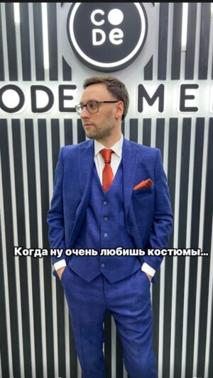 Alexey Ovsyannikov Instagram - Соберем для Вас образ под ключ на любое мероприятие 😏

***********************************************
● Не покупай костюм, не побывав у нас!
● 10 лет в Мужской моде
● Более 1.000 костюмов в наличии
● Цены : от 13 000₽ до 35 000₽
● -20% в день первой примерки
● Подбираем костюм каждому
● Любые образы под ключ

#мужскиекостюмысамара#мужскиекостюмывсамаре#свадебныйкостюмсамара#свадебныйкостюмвсамаре#мужскойкостюмсамара#мужскойкостюмвсамаре#костюмысамара#костюмывсамаре#мужскаяодеждавсамаре#мужскиекостюмытольятти