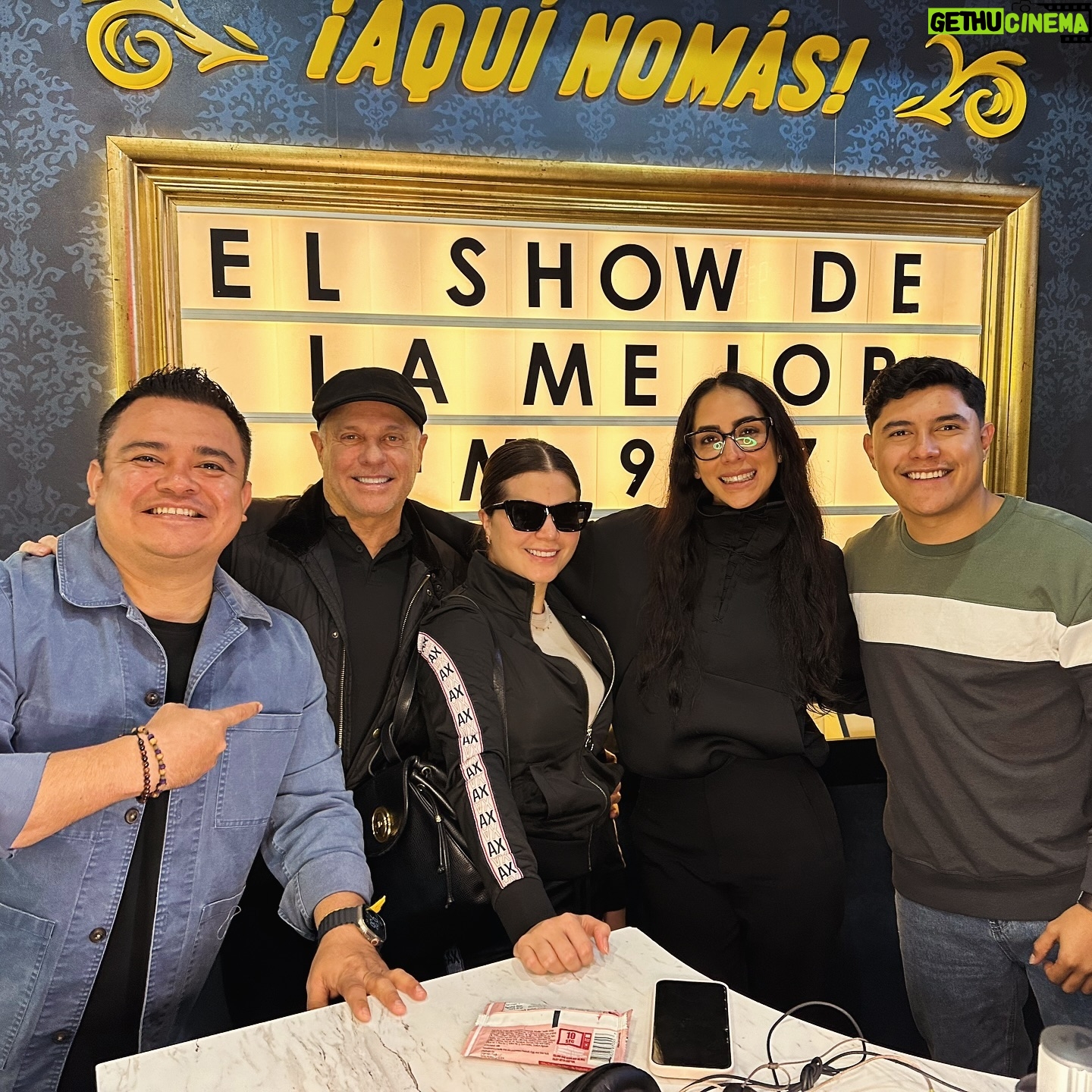 Alexis Ayala - 489 Likes - Hoy nos acompañaron @alexisayala y @cinthiaparicio para revelarnos todo sobre su puesta en escena que borda temas de pareja desde un ojo real pero cómico 🤭👏🏼 esto y más en #ElShowDeLaMejor