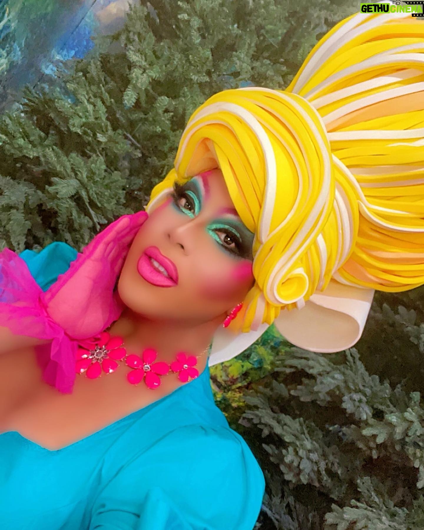 Alexis Mateo - 4.7K Likes - This week I’m in the cover of @qvegasmedia with my sisters @theonlycocomontrese and @missjadejolie at @omegamartusa at @area15official celebrating #diversity with beautiful wigs by @wigcraft.vegas this was super fun. Get your copy now!!! #lasvegas #dragqueen #meawolf #area15 #covergirl #model #cosplay