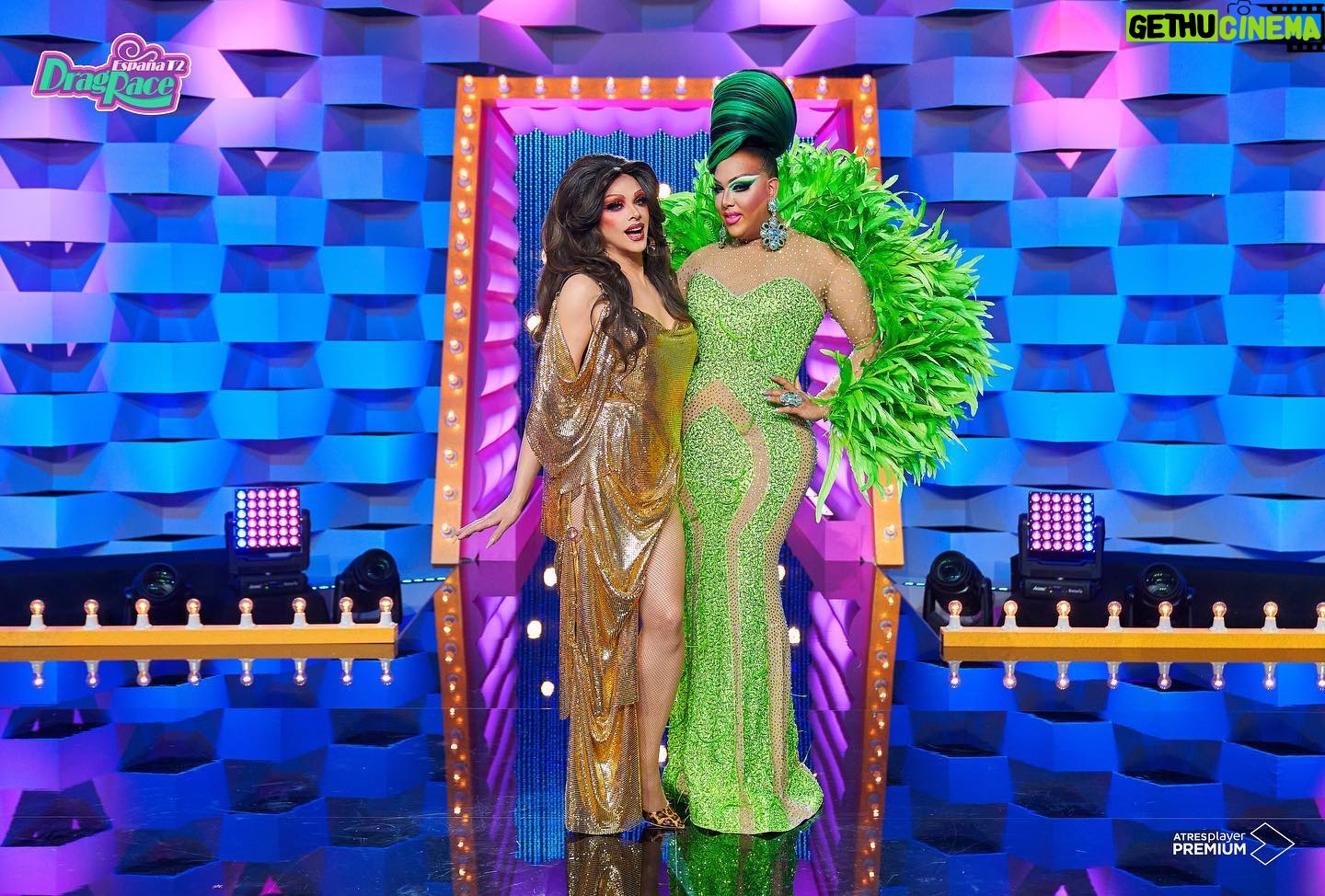 Alexis Mateo - 9.2K Likes - Hoy conoceremos a las finalistas de la 2ª edición de @dragracees y es un honor estar como jueza invitada Al lado de este panel de lujo @analocking @javviercalvo @soyambrossi y @supremmedeluxe un sueno hecho realidad!
A las 20 horas en @ATRESplayer premium 🇪🇸 y en @wowpresentsplus 🌍