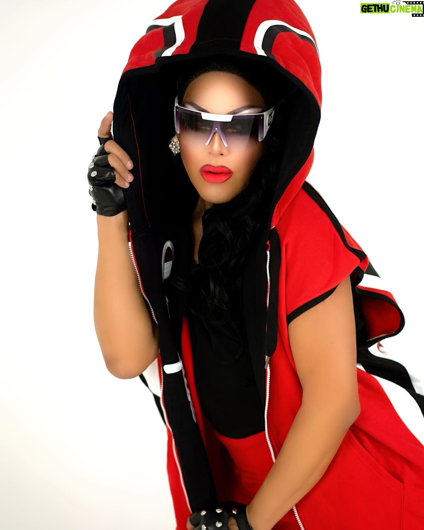 Alexis Mateo - 6.6K Likes - The holidays always bring back memories of my childhood. I used to play sports and I was good at it. In drag I might not have the high fashion body but I still have a commercial one 😜 accept and embrace your self cause “if you can’t love your self, … well you know the rest! 😁 loving my new @champion outfit by our #makingthecut finalist @rchaouiche 🇧🇷 #dragrace #champion #bam photo by @kobeeanthony