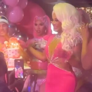 Alexis Mateo Instagram - Omg what a fun night at @piranhavegas celebrating my birthday 🥳 thank you to all my friends that came out I love you guys! Special Thankx to @mikeytfye @leilani.jackross @kennedyddoftx @steevindizzy for making this a super fun memory. Thank you @showboybakeshop for an incredible cake 🎂 cheers for another year full of inner peace, love and #bam