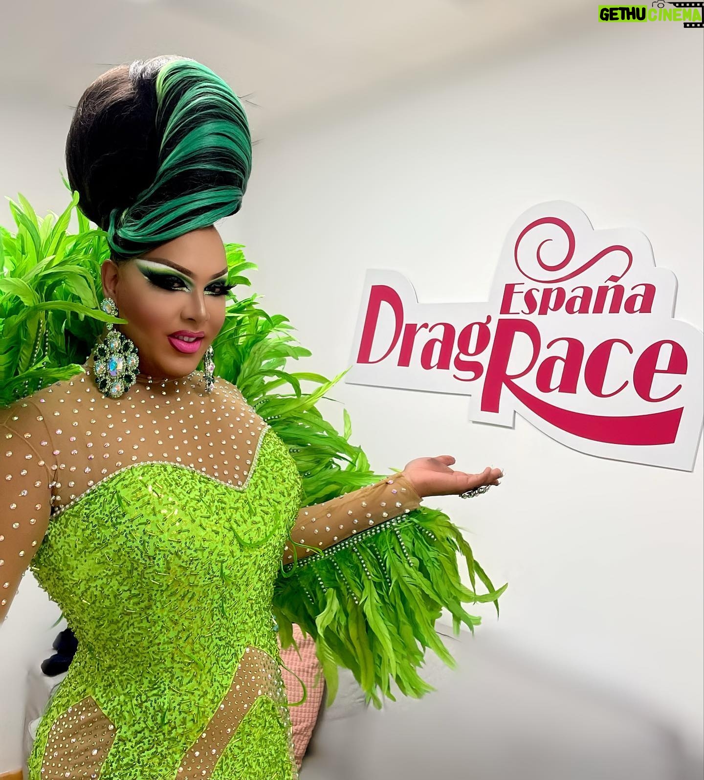 Alexis Mateo - 46.1K Likes - I finally can say it!!! 😍 I’m a guest judge on @dragracees 🤩 I’m so excited to be part of this HERstorical season and is an honor for me to sit next to @analocking @javviercalvo @soyambrossi and @supremmedeluxe this is a dream come true 👑 watch the brand new episode this Sunday Estoy super Feliz de poder ser parte de esta tenporada de #dragraceespaña un honor 🥰 no se pierdan el nuevo capitulo este domingo 😻#bam #loosingisthenewwinning #judge #españa