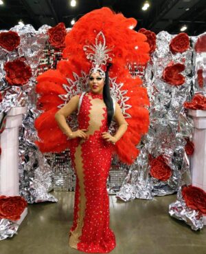 Alexis Mateo Instagram - #dragcon day 1 was 🔥 come see me at booth #2233 the rest of the weekend.  #showgirl #bam