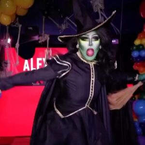 Alexis Mateo Instagram - I had a blast last night at @piranhavegas and I turned green just to bring a little #broadway for the kids! #wicked #halloween #oz