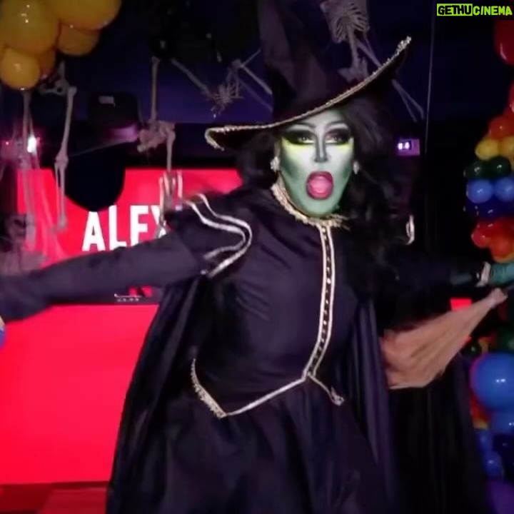 Alexis Mateo - 10K Likes - I had a blast last night at @piranhavegas and I turned green just to bring a little #broadway for the kids! #wicked #halloween #oz