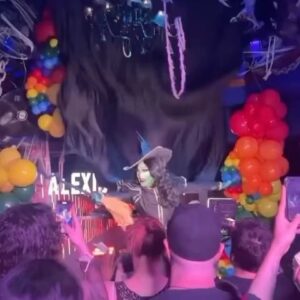 Alexis Mateo Instagram - I had a blast last night at @piranhavegas and I turned green just to bring a little #broadway for the kids! #wicked #halloween #oz
