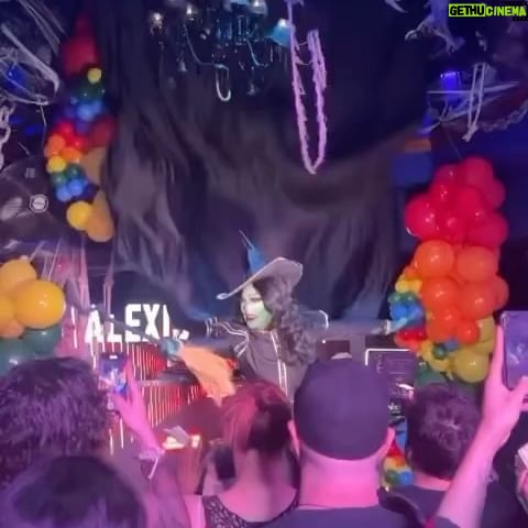 Alexis Mateo - 10K Likes - I had a blast last night at @piranhavegas and I turned green just to bring a little #broadway for the kids! #wicked #halloween #oz