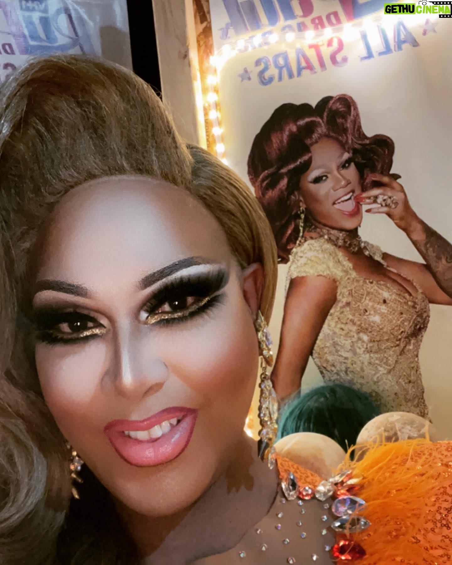 Alexis Mateo - 22.5K Likes - Last night in Seattle I was about to perform when I saw my sister ChiChi (RIP) 😇looking at me and smiling! I miss you so much. I will never forget you! Now stop making fun of me in heaven 😂 @chichidevayneofficial