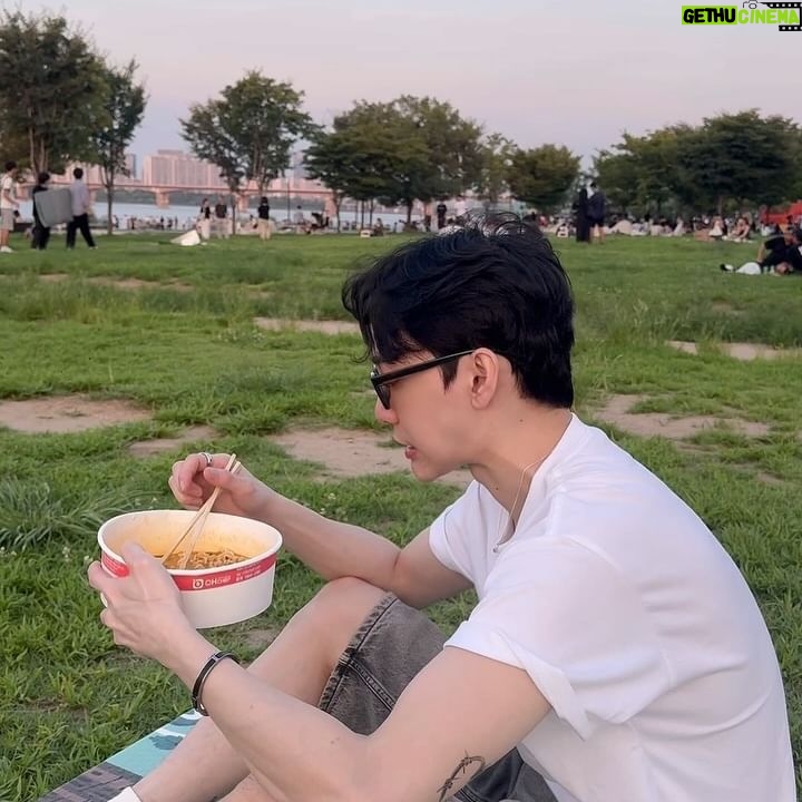 Alfred Sng - 2.1K Likes - Hot hot summer ☀️