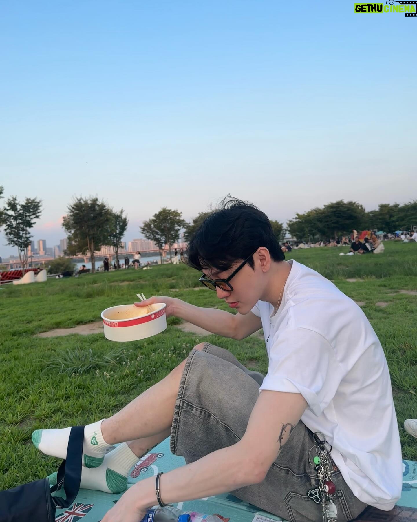 Alfred Sng - 2.1K Likes - Hot hot summer ☀️
