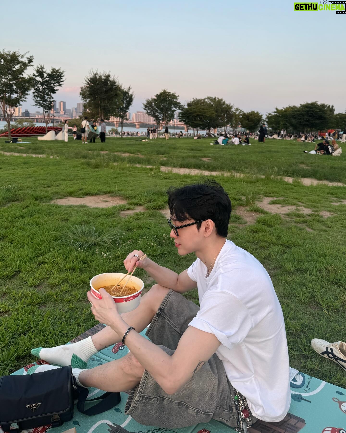 Alfred Sng - 2.1K Likes - Hot hot summer ☀️