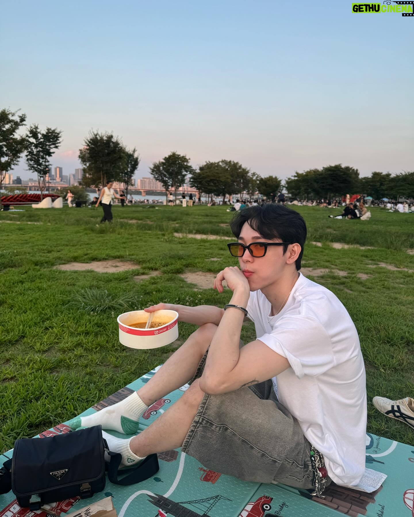 Alfred Sng - 2.1K Likes - Hot hot summer ☀️