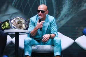 Ali Al-Qaisi Instagram - THE EYES, CHICO. THEY NEVER LIE.
-Scarface
.
.
.
Uae warriors 42 press conference
Outfit @blackparliamenthouse @emadtq 
#abudhabi #uaewarriors #theroyalfighter #alqaisiteam #mma