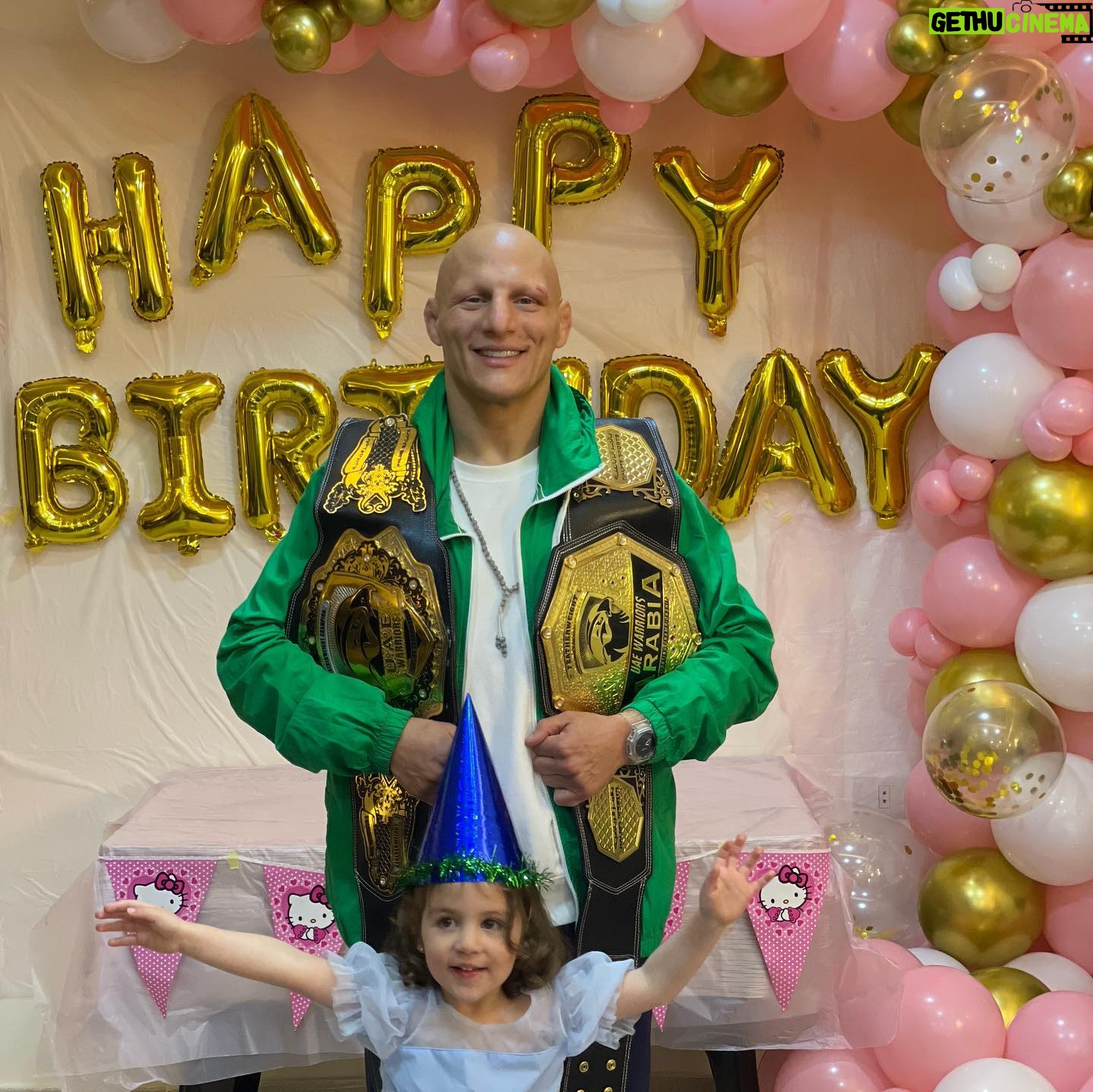 Ali Al-Qaisi - 2.4K Likes - Selma Ali, Happy birthday my beautiful girl ❤️
العمر كلو حبيبتي و إن شاء الله أشوفك في أعلى المراتب يارب، مافي كلمات توصف شو الي في قلبي و عقلي و لساني، الله يقدرنى و أسعدك طول عمرك ❤️