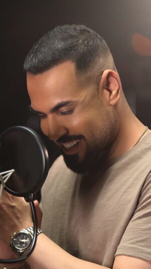 Ali Jassim Instagram - عيشني جنة جنة🤍

اعداد اللحن 
علي جاسم 
كلمات 
حيدر الأسير 
@haideralaseer89 
توزيع 
عزيز ثامر 
@3zez.95 
مكس وماسترينغ
@aysaralqasim 
ايسر القاسم 
اخراج 
سامر محمود